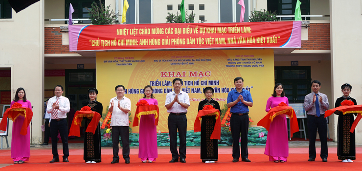 Triển lãm: “Chủ tịch Hồ Chí Minh - Anh hùng giải phóng dân tộc Việt Nam, nhà văn hóa kiệt xuất”