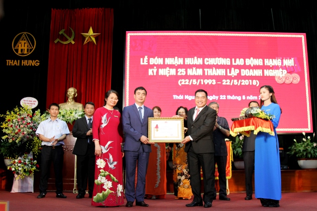 Công ty CP Thương mại Thái Hưng: Đón nhận Huân chương lao động hạng nhì