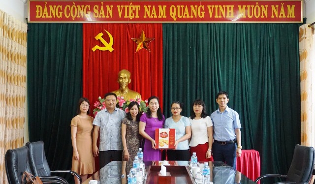 Tặng quà hỗ trợ đoàn viên công đoàn có hoàn cảnh khó khăn