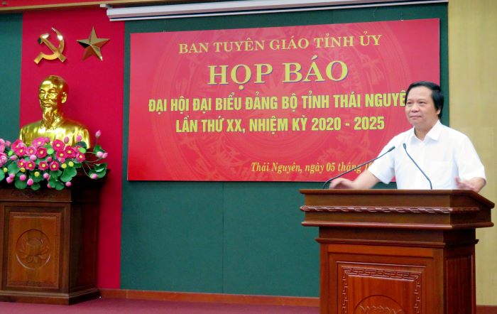 Phat bieu họp báo