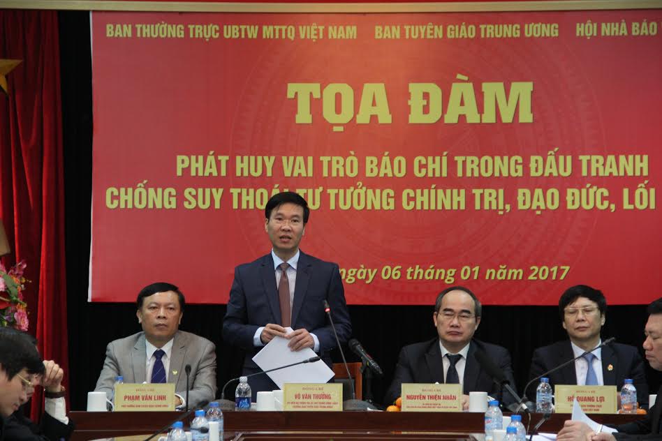 "Phát huy vai trò báo chí trong đấu tranh chống suy thoái tư tưởng, chính trị, đạo đức, lối sống''